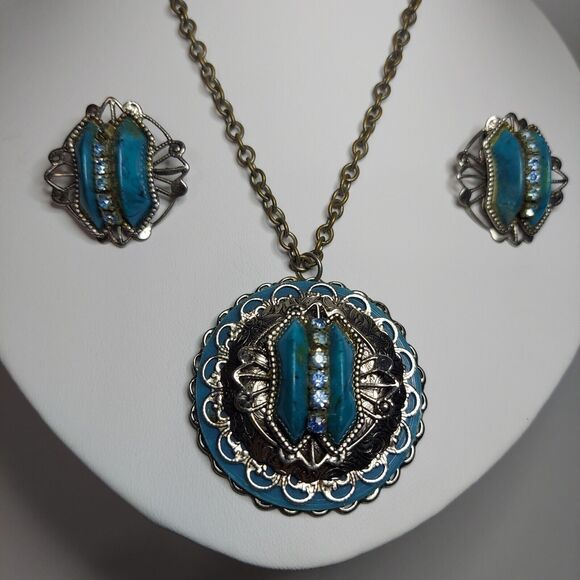 SET Turquoise blue, silver colored necklace and clip earrings 1 1/4" Chain 15" - Picture 1 of 8